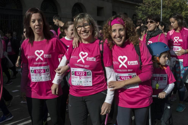 Imágenes de la Carrera contra el cáncer de mama, celebrada este domingo en Pamplona.