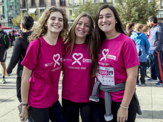 Imágenes de la Carrera contra el cáncer de mama, celebrada este domingo en Pamplona.