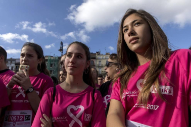 Imágenes de la Carrera contra el cáncer de mama, celebrada este domingo en Pamplona.