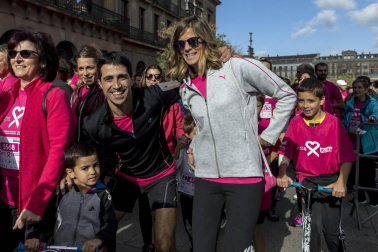 Imágenes de la Carrera contra el cáncer de mama, celebrada este domingo en Pamplona.