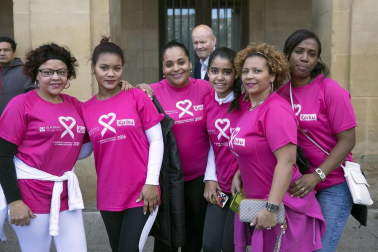 Imágenes de la Carrera contra el cáncer de mama, celebrada este domingo en Pamplona.