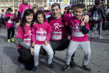 Imágenes de la Carrera contra el cáncer de mama, celebrada este domingo en Pamplona.