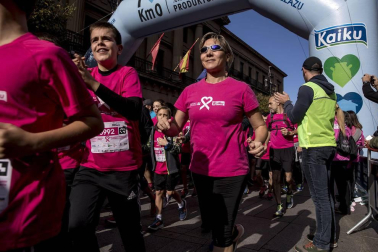 Imágenes de la Carrera contra el cáncer de mama, celebrada este domingo en Pamplona.