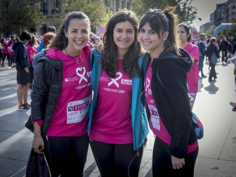 Imágenes de la Carrera contra el cáncer de mama, celebrada este domingo en Pamplona.