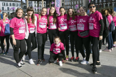 Imágenes de la Carrera contra el cáncer de mama, celebrada este domingo en Pamplona.