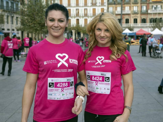 Imágenes de la Carrera contra el cáncer de mama, celebrada este domingo en Pamplona.