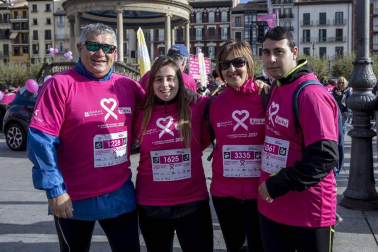 Imágenes de la Carrera contra el cáncer de mama, celebrada este domingo en Pamplona.