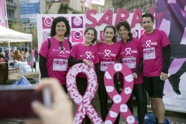 Imágenes de la Carrera contra el cáncer de mama, celebrada este domingo en Pamplona.