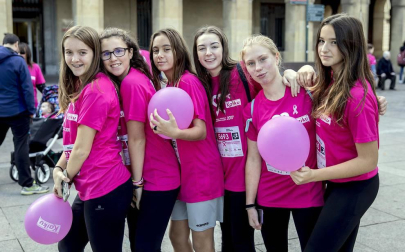 Imágenes de la Carrera contra el cáncer de mama, celebrada este domingo en Pamplona.