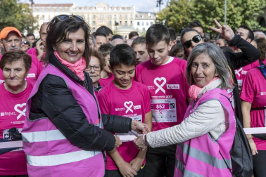 Imágenes de la Carrera contra el cáncer de mama, celebrada este domingo en Pamplona.