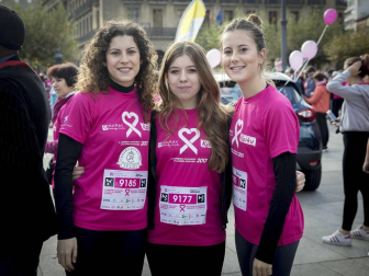 Imágenes de la Carrera contra el cáncer de mama, celebrada este domingo en Pamplona.