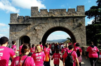 Pamplona se tiñe de rosa en la carrera contra el cáncer de mama