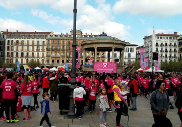 Pamplona se tiñe de rosa en la carrera contra el cáncer de mama