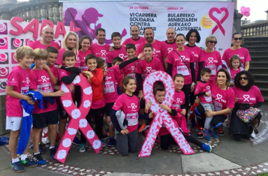 Pamplona se tiñe de rosa en la carrera contra el cáncer de mama