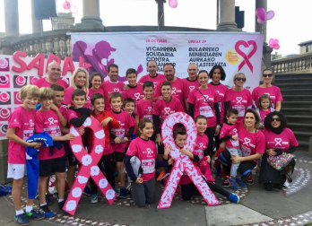 Pamplona se tiñe de rosa en la carrera contra el cáncer de mama