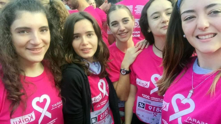 Pamplona se tiñe de rosa en la carrera contra el cáncer de mama