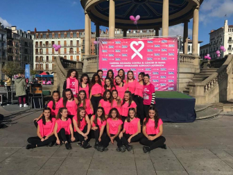 Pamplona se tiñe de rosa en la carrera contra el cáncer de mama