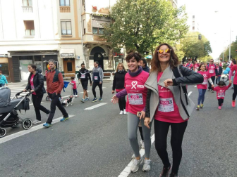 Pamplona se tiñe de rosa en la carrera contra el cáncer de mama