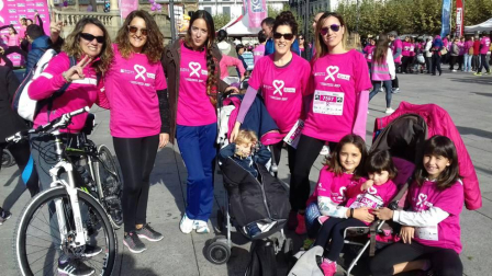 Pamplona se tiñe de rosa en la carrera contra el cáncer de mama