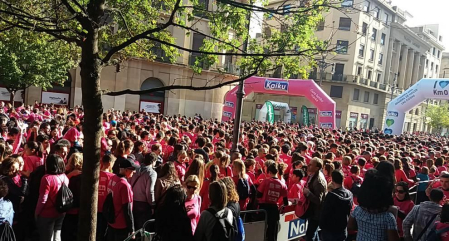 Pamplona se tiñe de rosa en la carrera contra el cáncer de mama