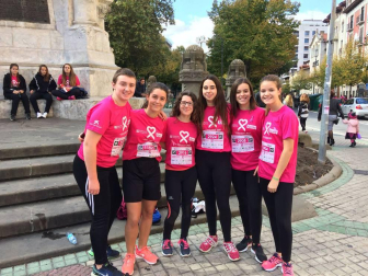 Pamplona se tiñe de rosa en la carrera contra el cáncer de mama