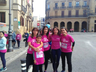 Pamplona se tiñe de rosa en la carrera contra el cáncer de mama