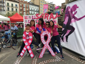 Pamplona se tiñe de rosa en la carrera contra el cáncer de mama