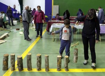 Itxipuru Taldea organizó la feria con el fin de conseguir fondos para la plataforma Sakana Harrera Harana