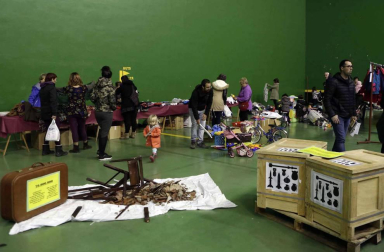 Itxipuru Taldea organizó la feria con el fin de conseguir fondos para la plataforma Sakana Harrera Harana
