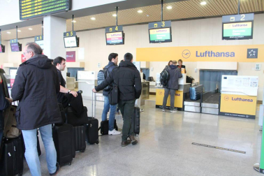 Imágenes de la inauguración del vuelo Frankfurt - Pamplona, que operará entre ambas ciudades 4 veces por semana.