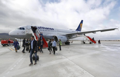 Imágenes de la inauguración del vuelo Frankfurt - Pamplona, que operará entre ambas ciudades 4 veces por semana.