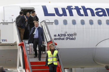 Imágenes de la inauguración del vuelo Frankfurt - Pamplona, que operará entre ambas ciudades 4 veces por semana.