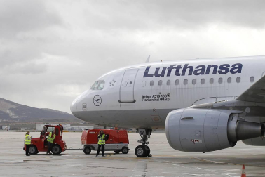 Imágenes de la inauguración del vuelo Frankfurt - Pamplona, que operará entre ambas ciudades 4 veces por semana.