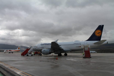 Imágenes de la inauguración del vuelo Frankfurt - Pamplona, que operará entre ambas ciudades 4 veces por semana.
