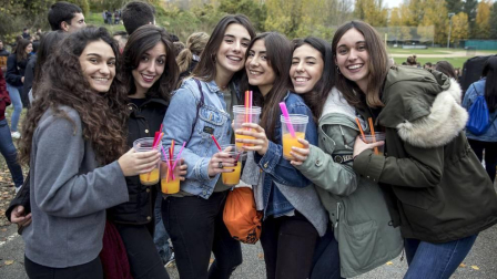 Fotos de la Carpa Universitaria 2017 en la Ciudad Deportiva Amaya, en Pamplona.