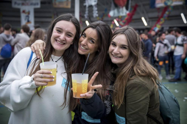 Fotos de la Carpa Universitaria 2017 en la Ciudad Deportiva Amaya, en Pamplona.