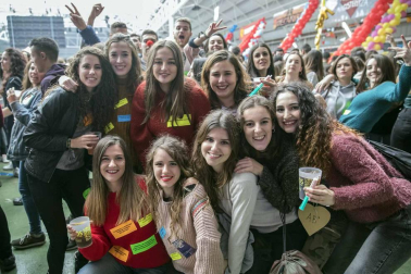 Fotos de la Carpa Universitaria 2017 en la Ciudad Deportiva Amaya, en Pamplona.