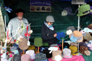 Como cada año por San Martín, esta pequeña localidad de la comarca de Aoiz multiplica sus apenas 400 habitantes, gracias a una tradición comercial centenaria