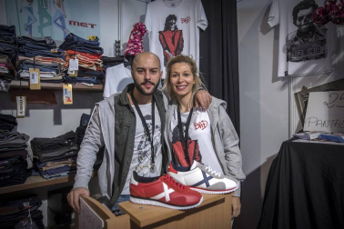 Imágenes de esta feria, con casi 500.000 artículos con descuentos de hasta el 80%, en más de 50 puestos de venta.