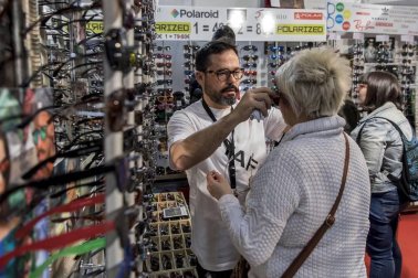 Imágenes de esta feria, con casi 500.000 artículos con descuentos de hasta el 80%, en más de 50 puestos de venta.