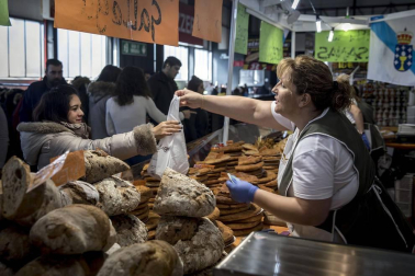 Imágenes de esta feria, con casi 500.000 artículos con descuentos de hasta el 80%, en más de 50 puestos de venta.