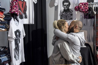 Imágenes de esta feria, con casi 500.000 artículos con descuentos de hasta el 80%, en más de 50 puestos de venta.