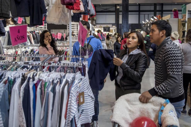 Imágenes de esta feria, con casi 500.000 artículos con descuentos de hasta el 80%, en más de 50 puestos de venta.