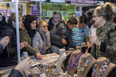 Imágenes de esta feria, con casi 500.000 artículos con descuentos de hasta el 80%, en más de 50 puestos de venta.