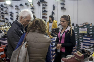 Imágenes de esta feria, con casi 500.000 artículos con descuentos de hasta el 80%, en más de 50 puestos de venta.