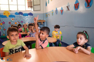 En Líbano una de cada cuatro personas son refugiadas. La mayoría vive en asentamientos ilegales. Un periodista de Diario de Navarra ha viajado a la frontera Siria junto a la ONG navarra Alboan para conocer los proyectos del servicio jesuita a refugiados (SJR) en este país y en Grecia.