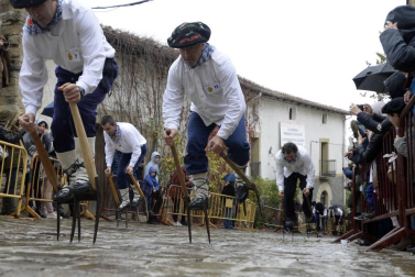 Artajona celebró este domingo el XXV aniversario de su primera carrera de layas. Por ello, este año se realizó, además, un homenaje a aquellos que participaron en estos 25 años