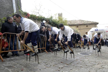Artajona celebró este domingo el XXV aniversario de su primera carrera de layas. Por ello, este año se realizó, además, un homenaje a aquellos que participaron en estos 25 años