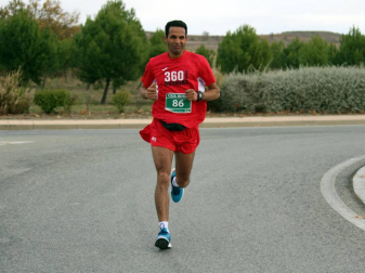 Este domingo se ha celebrado la segunda edición de la carrera Los Arcos-Viana, donde Eric Soria ha conquistado los 21 kilómetros bajando dos minutos la marca de la primera edición