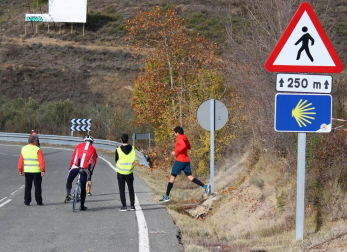 Este domingo se ha celebrado la segunda edición de la carrera Los Arcos-Viana, donde Eric Soria ha conquistado los 21 kilómetros bajando dos minutos la marca de la primera edición